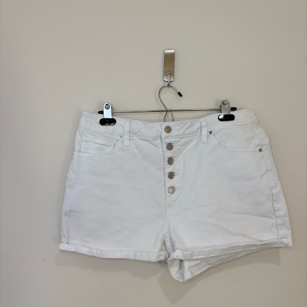 Women's 14 Time and Tru White High Rise Button Fly Denim Shorts | Frayed Cutoff